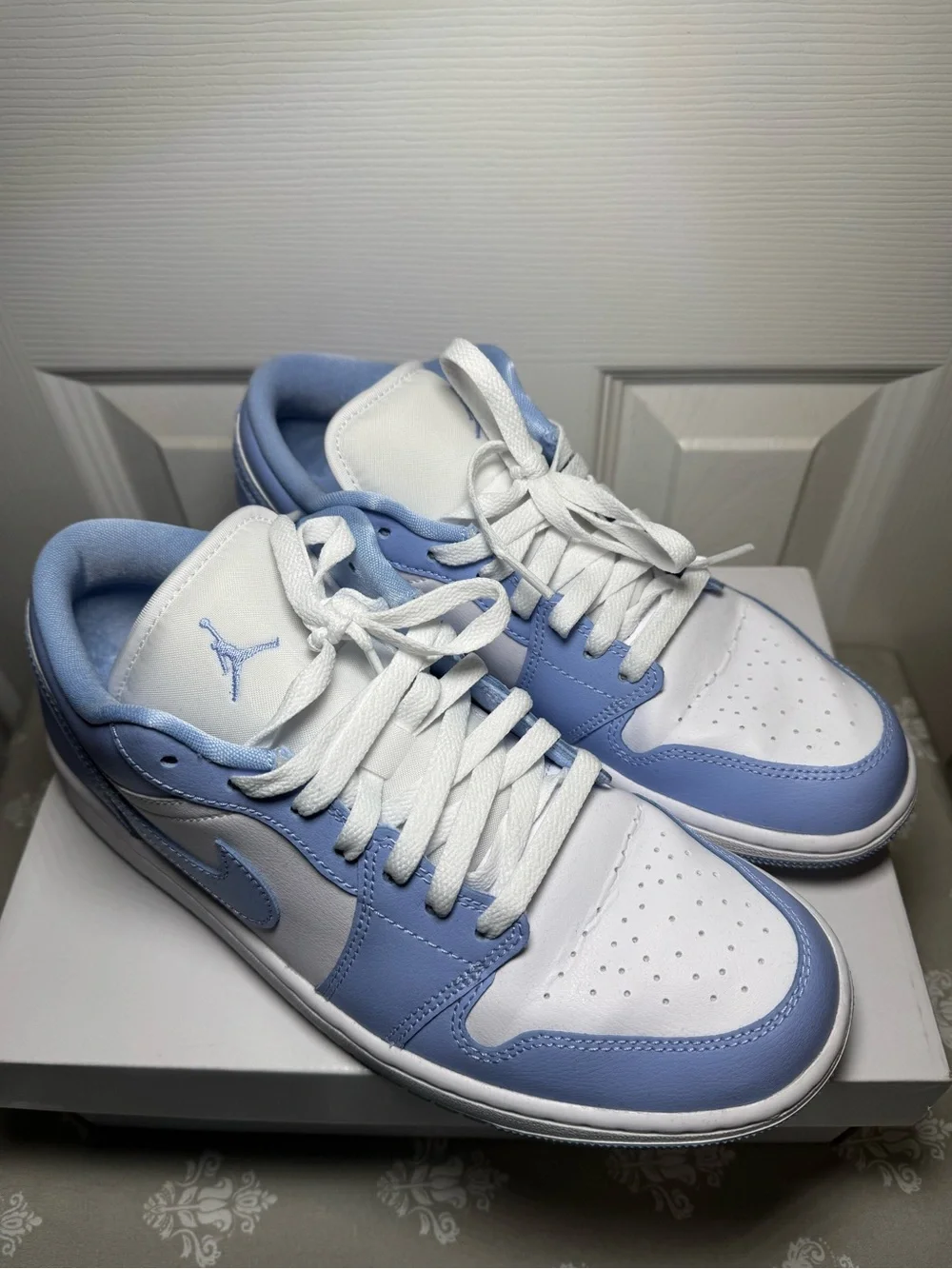 Nike Low Top Sneakers - White & Light Blue - Air Jordan 1 Low
